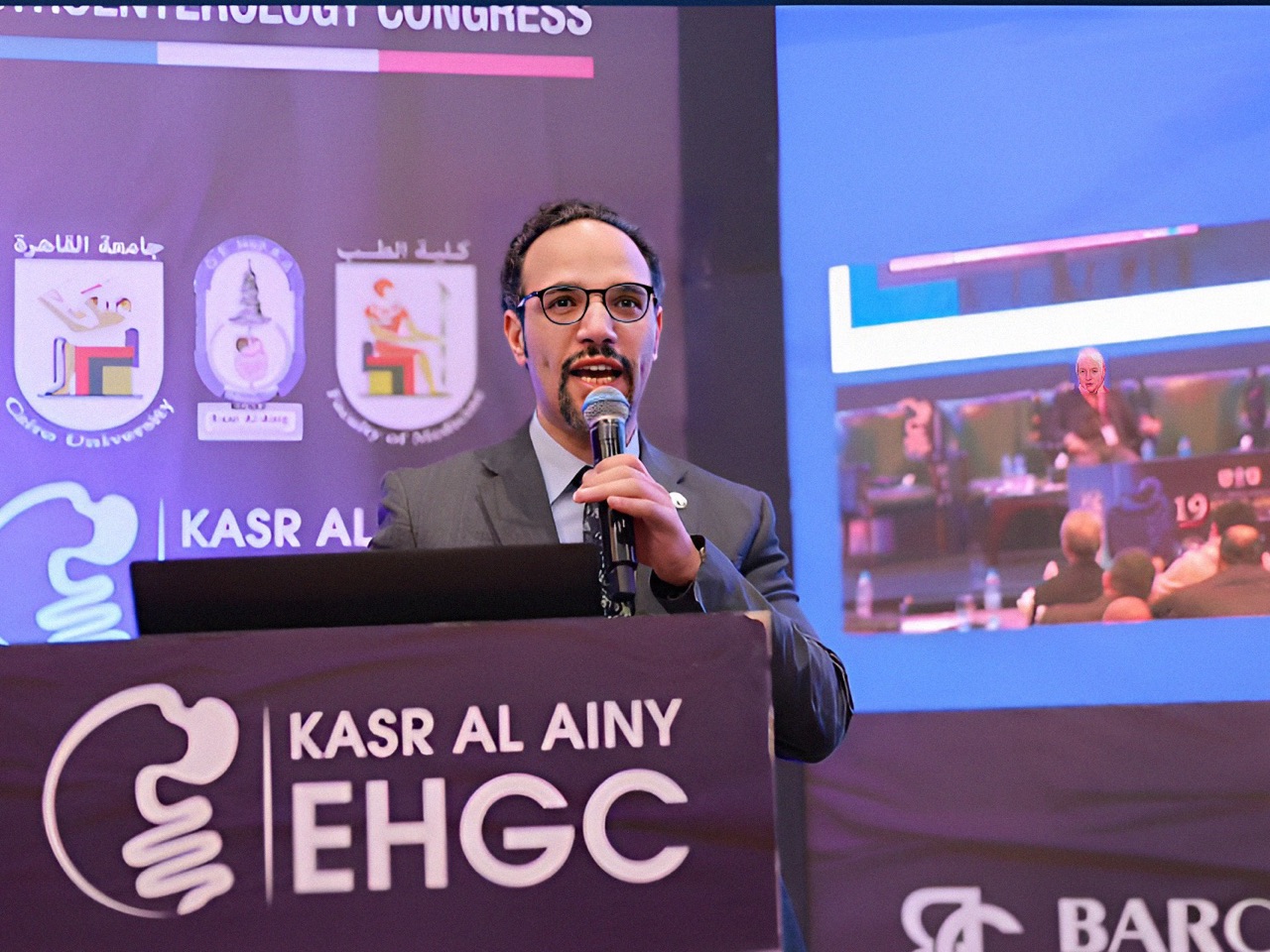د. محمود وهبة متحدثًا في مؤتمر قصر العيني للمناظير والكبد والجهاز الهضمي